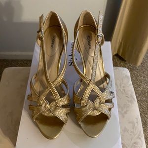 Worn 1x glittery gold heels